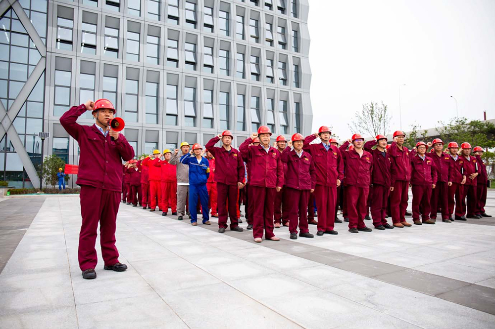 遵守安全生产法 当好第一责任人 淮钢隆重举行“万企作宣誓 全员筑安全”活动