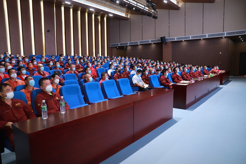 淮钢公司开展“礼赞新时代 追梦复兴路”主题党课活动